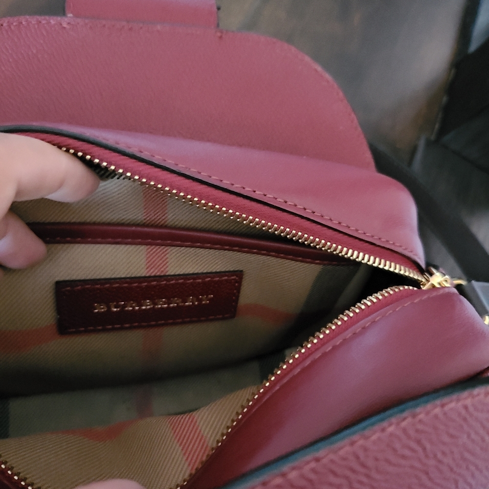 AUTHENTIC BURBERRY BAG - Picture 5 of 9